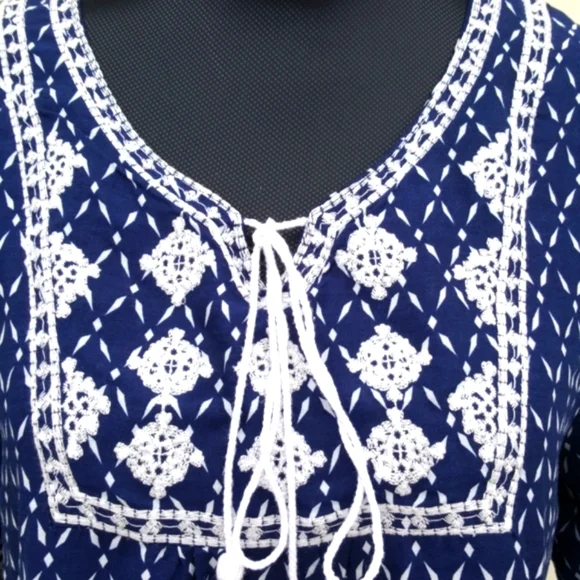 Boho Blue and White Peasant Top (F=M-L) - Picture 7 of 12